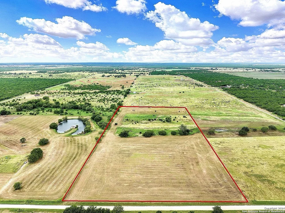 Unit for sale at 3192 atascosa county road 101, Floresville, TX 78114