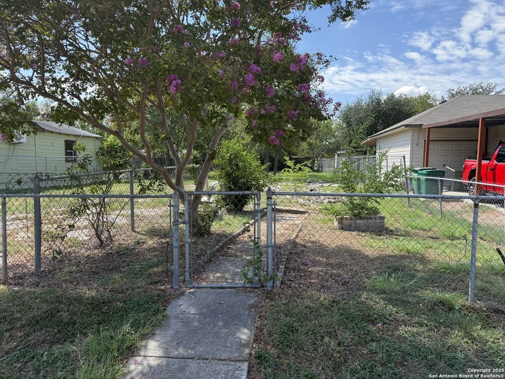 Unit for sale at 229 Quinta, San Antonio, TX 78210