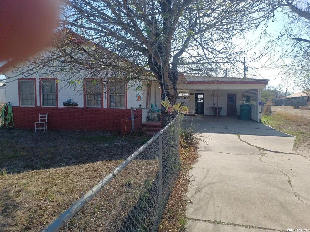 Unit for sale at 2204 Zanderson, Jourdanton, TX 78026