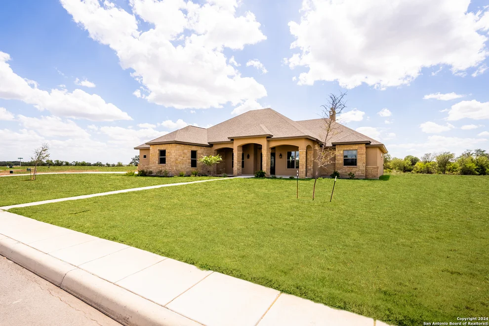 Unit for sale at 132 Armin Ct, Castroville, TX 78009
