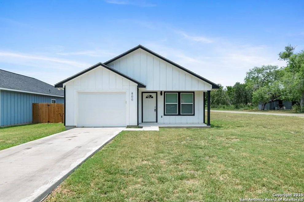 Unit for sale at 800 W Huntington St, Beeville, TX 78102