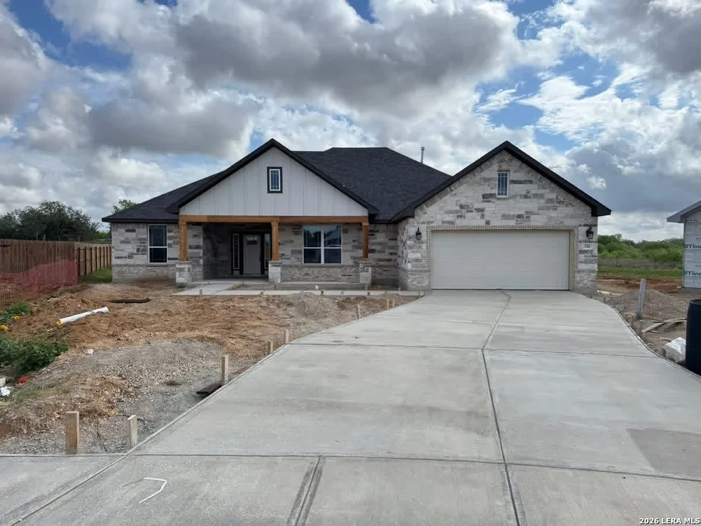 Unit for sale at 1586 Vista View Drive, Pleasanton, TX 78064
