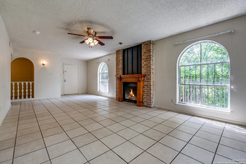 Unit for sale at 8915 Datapoint Dr, San Antonio, TX 78229