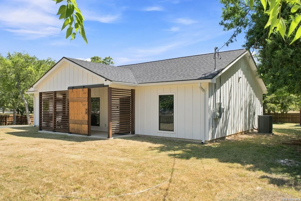 Unit for sale at 1111 Avenue K, Hondo, TX 78861