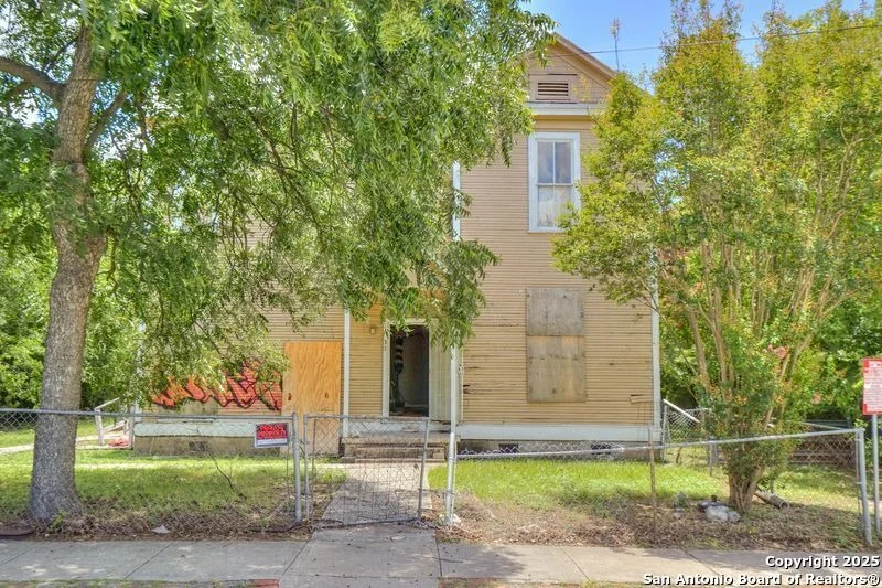 Unit for sale at 310 E Carson, San Antonio, TX 78208
