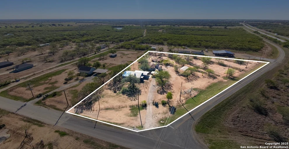 Unit for sale at 1510 Corgey, Pleasanton, TX 78064