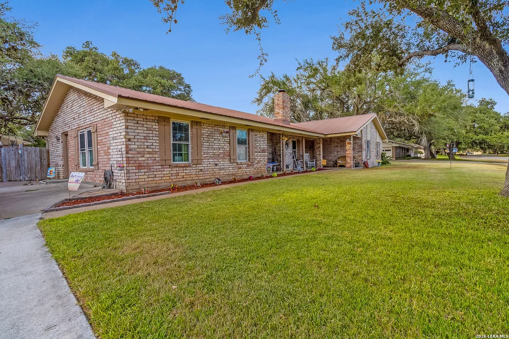 Unit for sale at 34 Encino Loma, Beeville, TX 78102