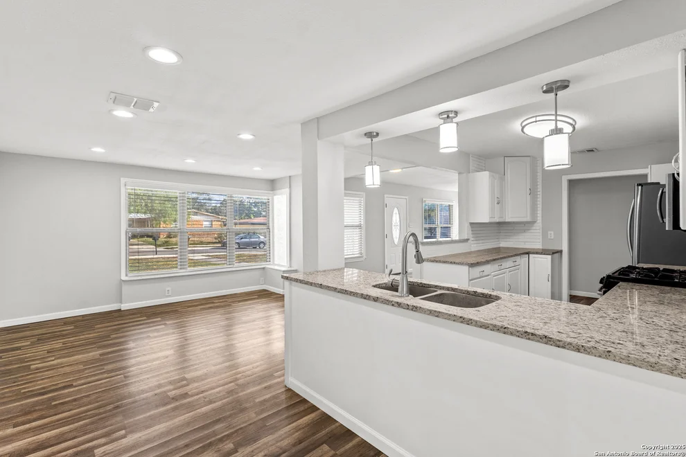 Unit for sale at 466 Shannon Lee, San Antonio, TX 78216