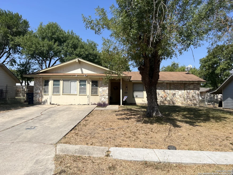 Unit for sale at 9501 Bear Creek Dr, San Antonio, TX 78245