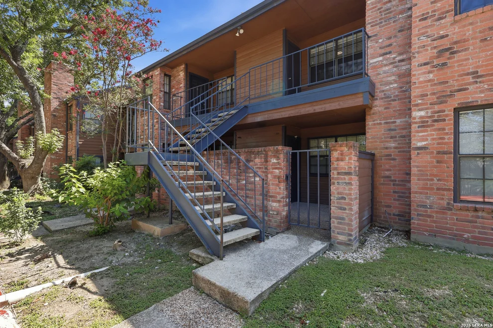 4803 Hamilton Wolfe Road