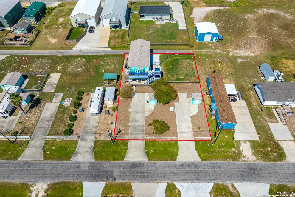 Unit for sale at 2001-2003 S Doughty, Rockport, TX 78382