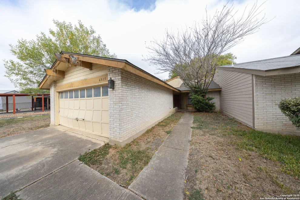 Unit for sale at 6915 Brecon, San Antonio, TX 78239