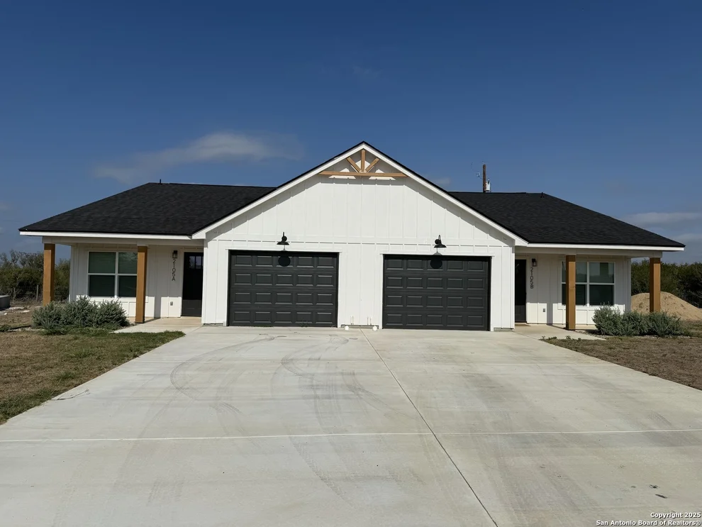 Unit for sale at 2105 Vista Rosa, Three Rivers, TX 78071