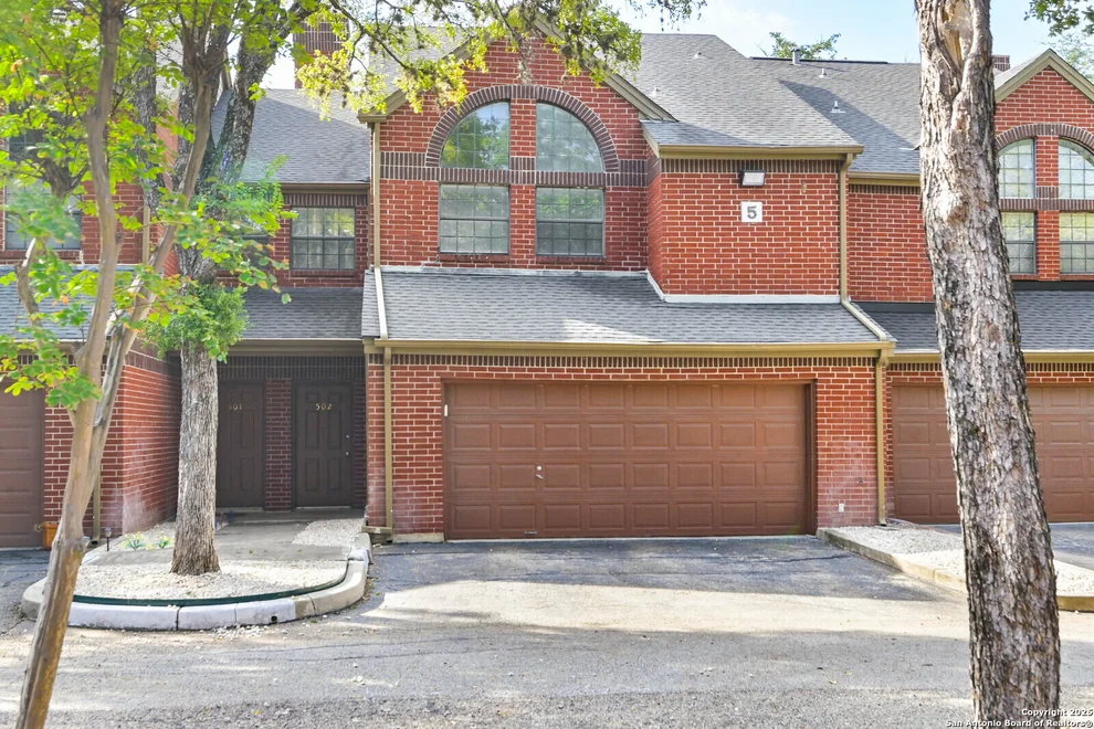 Unit for sale at 7930 Roanoke Run Dr, San Antonio, TX 78240