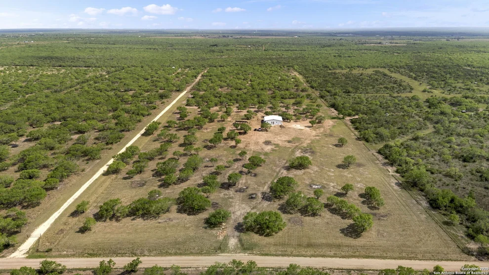 Unit for sale at 527 County Road 334, Charlotte, TX 78011