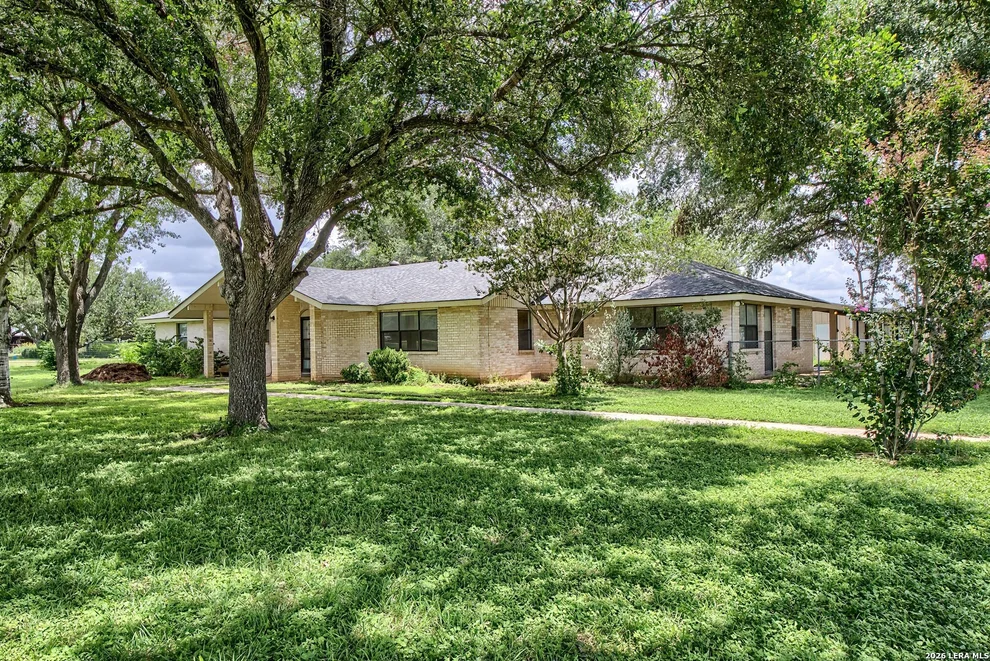 Unit for sale at 902 N Graytown Road, St Hedwig, TX 78152