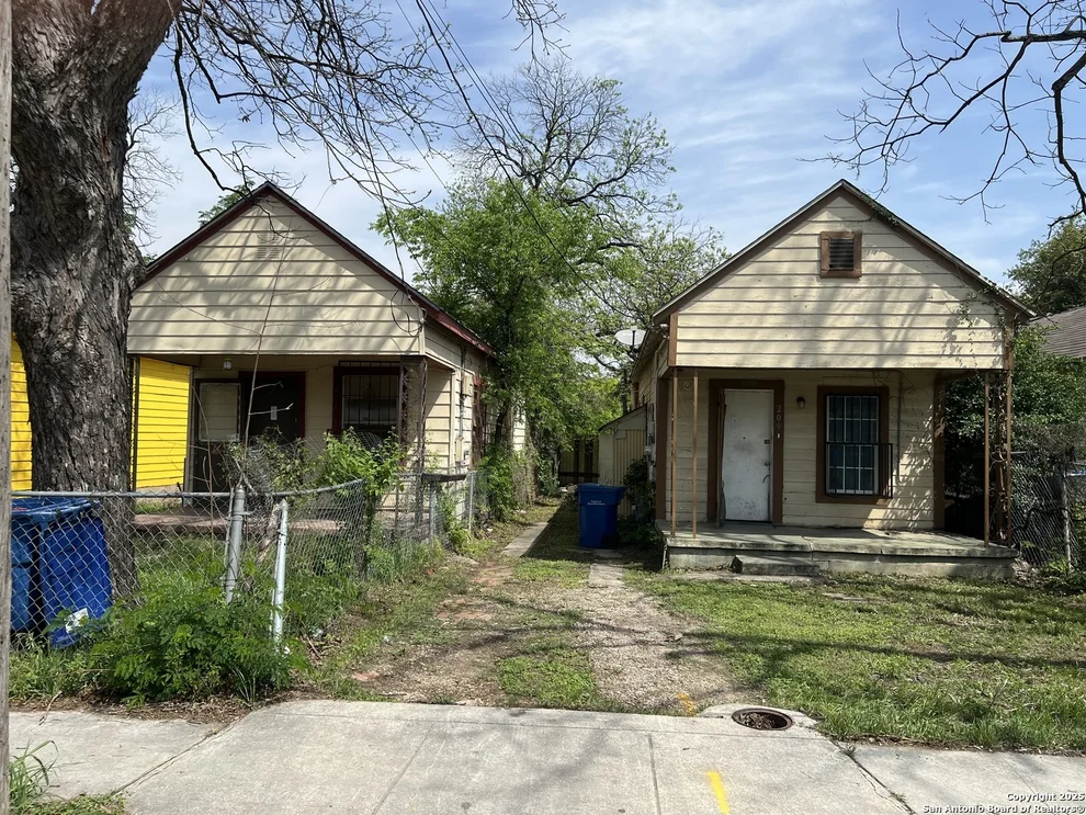 Unit for sale at 209-211 Pendleton, San Antonio, TX 78204