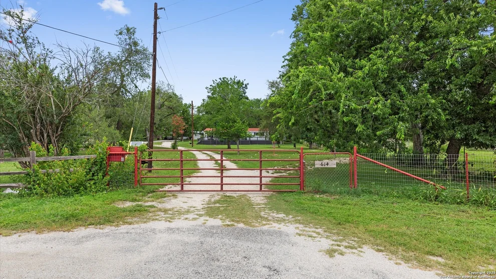 Unit for sale at 614 Woodcreek, McQueeney, TX 78123