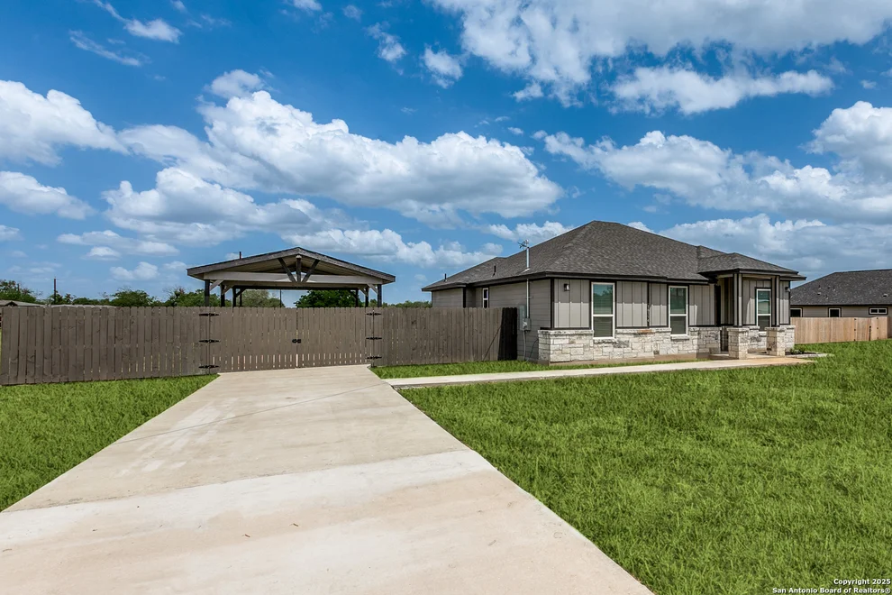 Unit for sale at 16114 Vaquero, Atascosa, TX 78002