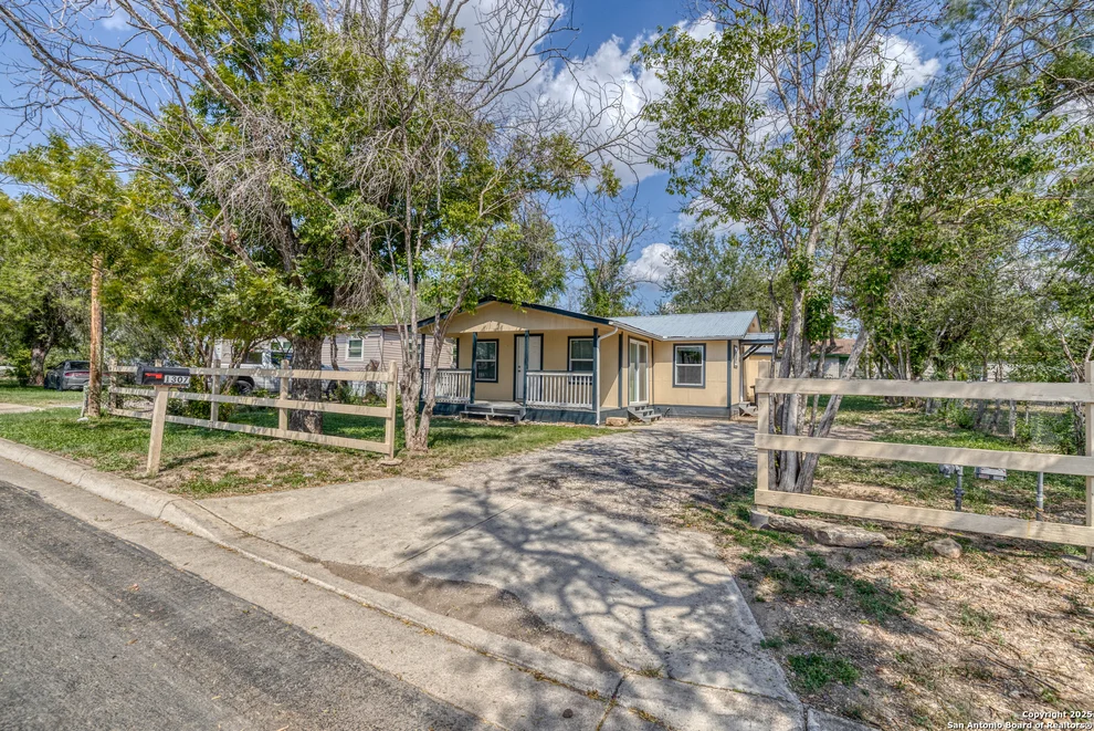 Unit for sale at 1307 Avenue B, Hondo, TX 78861