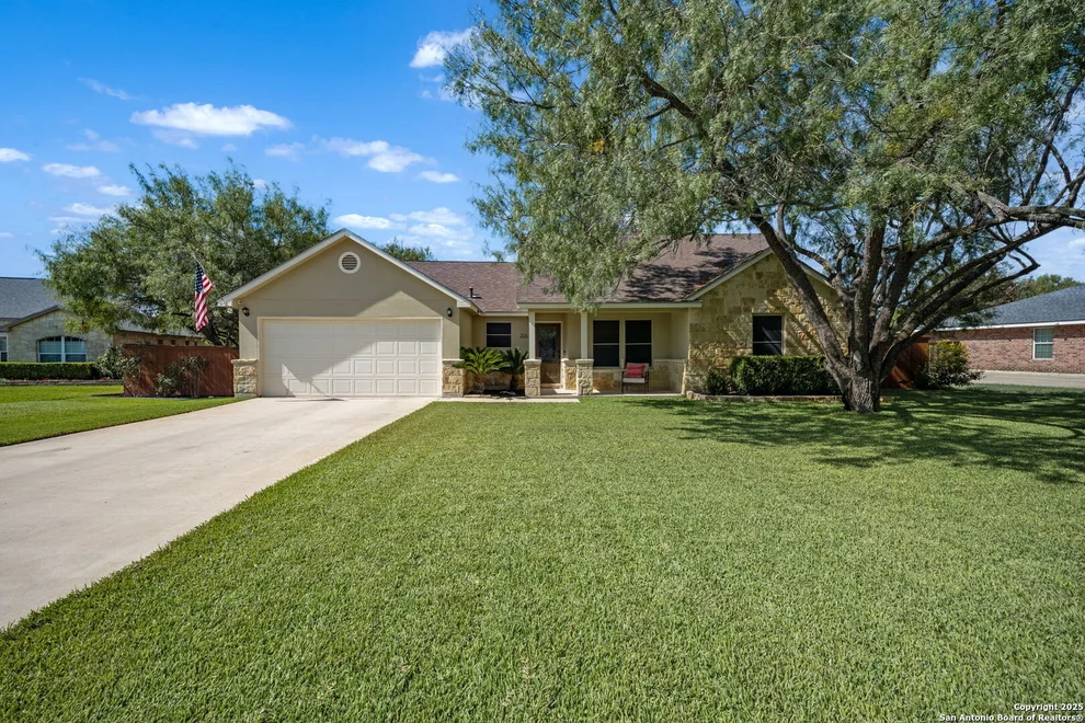 Unit for sale at 204 La Parita Ct, Jourdanton, TX 78026