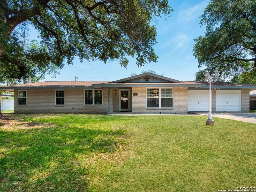Unit for sale at 322 cloudmont, Windcrest, TX 78239