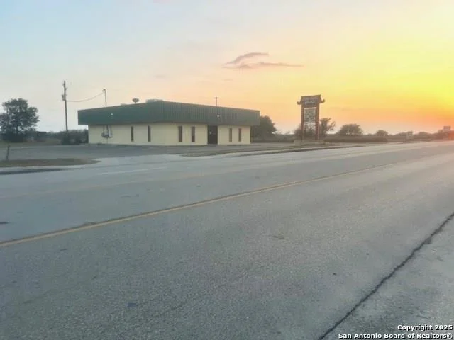 Unit for sale at 301 W FM 351, Beeville, TX 78102