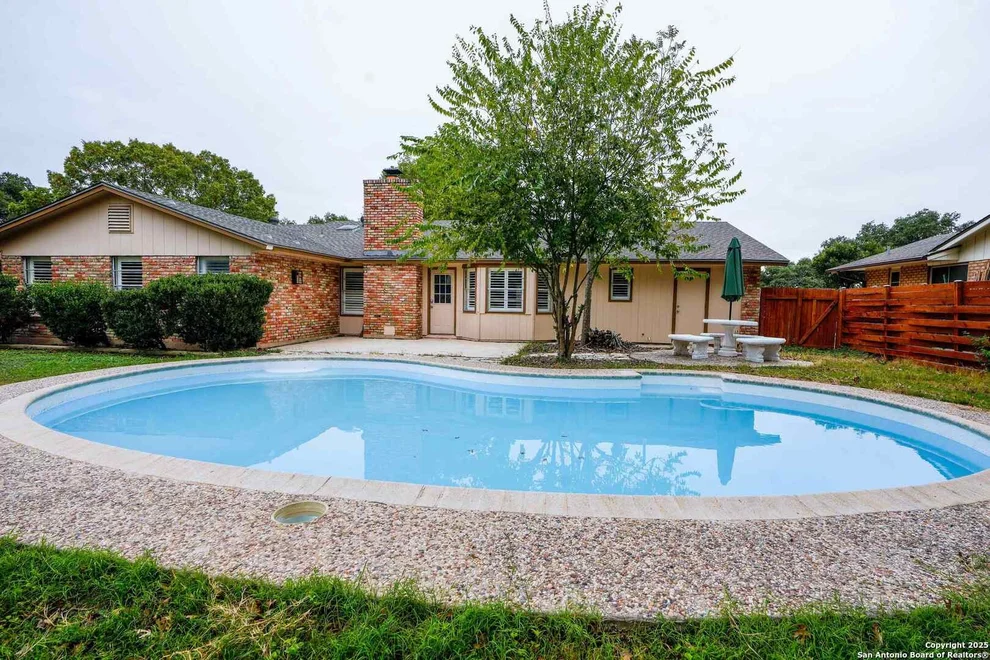 Unit for sale at 123 Granada, Universal City, TX 78148