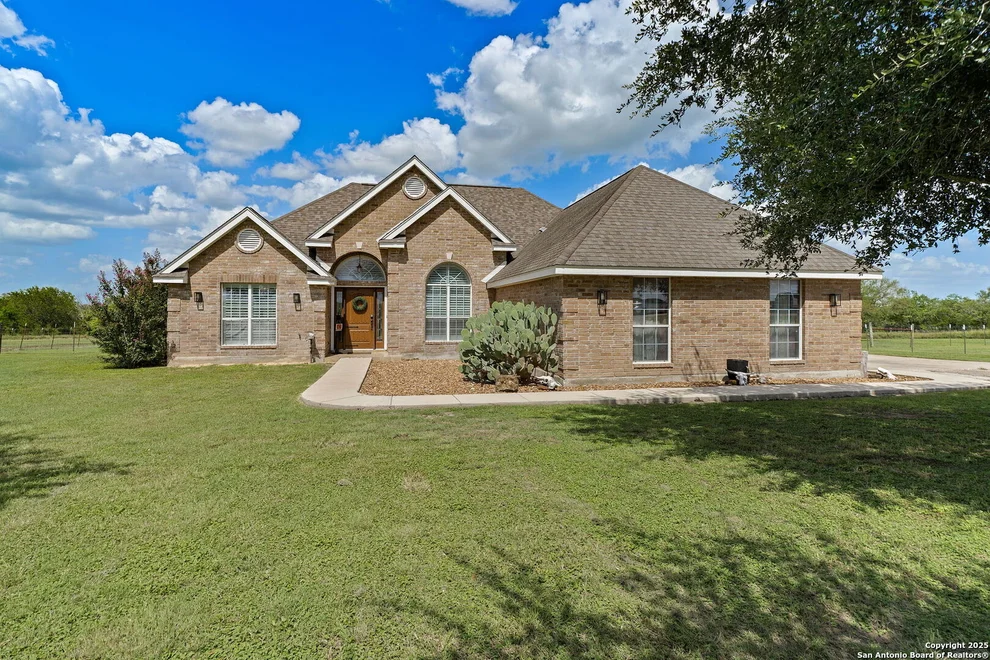 Unit for sale at 788 County Road 140, Floresville, TX 78114