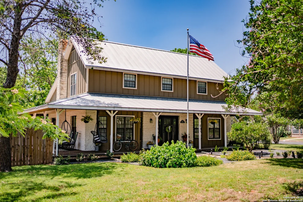 Unit for sale at 611 W Burbank St, Fredericksburg, TX 78624