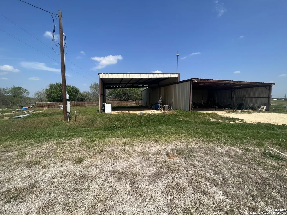 Unit for sale at 6144 Fm 1682, Leesville, TX 78122