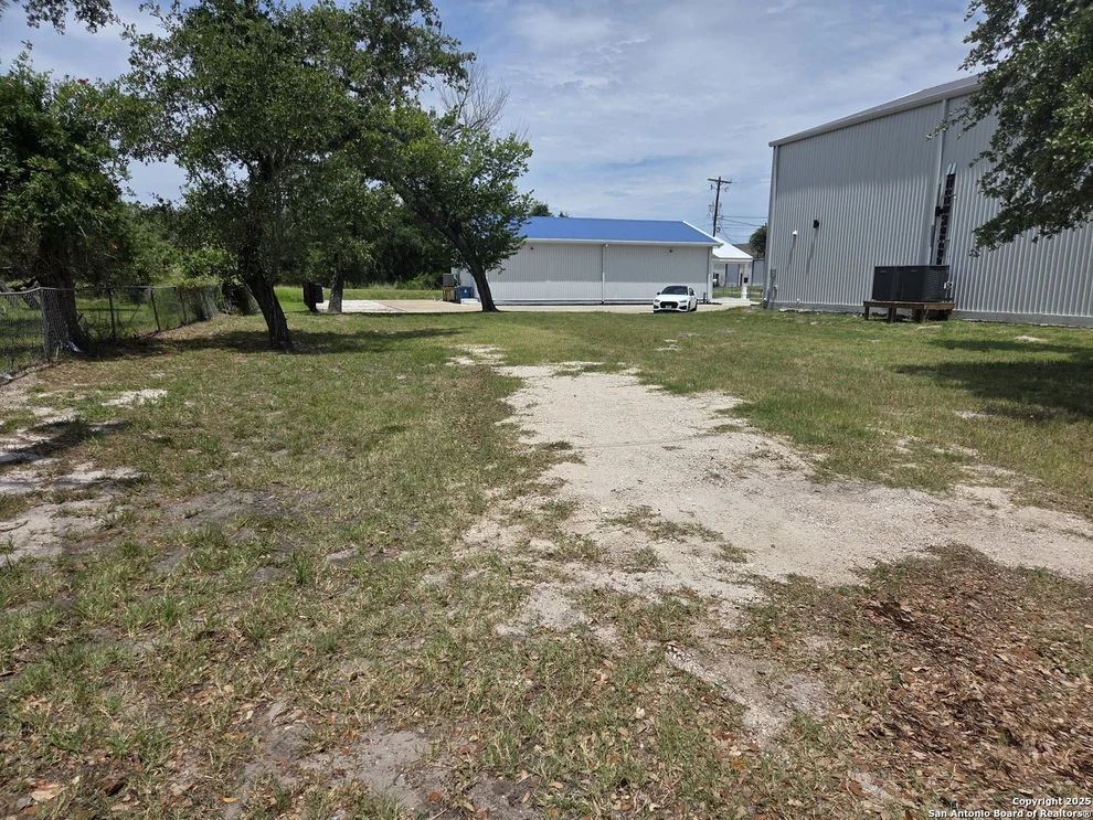 Unit for sale at 205 S 9th St, Rockport, TX 78382