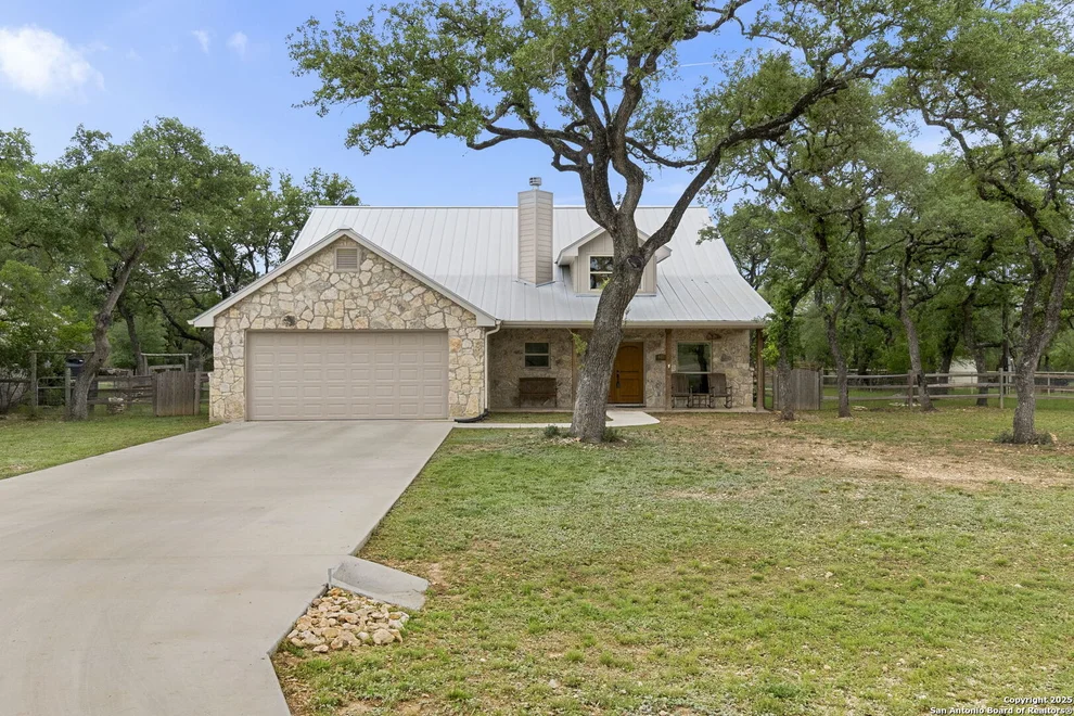 Unit for sale at 445 Settlers Ln, Bandera, TX 78003