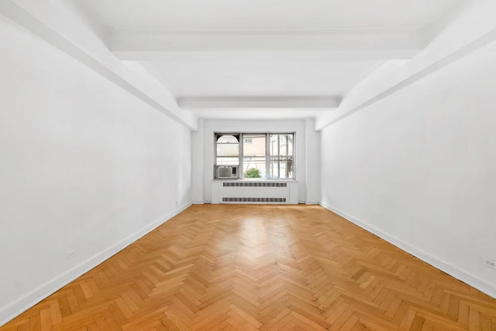 Unit for sale at 33 E END Avenue, Manhattan, NY 10028
