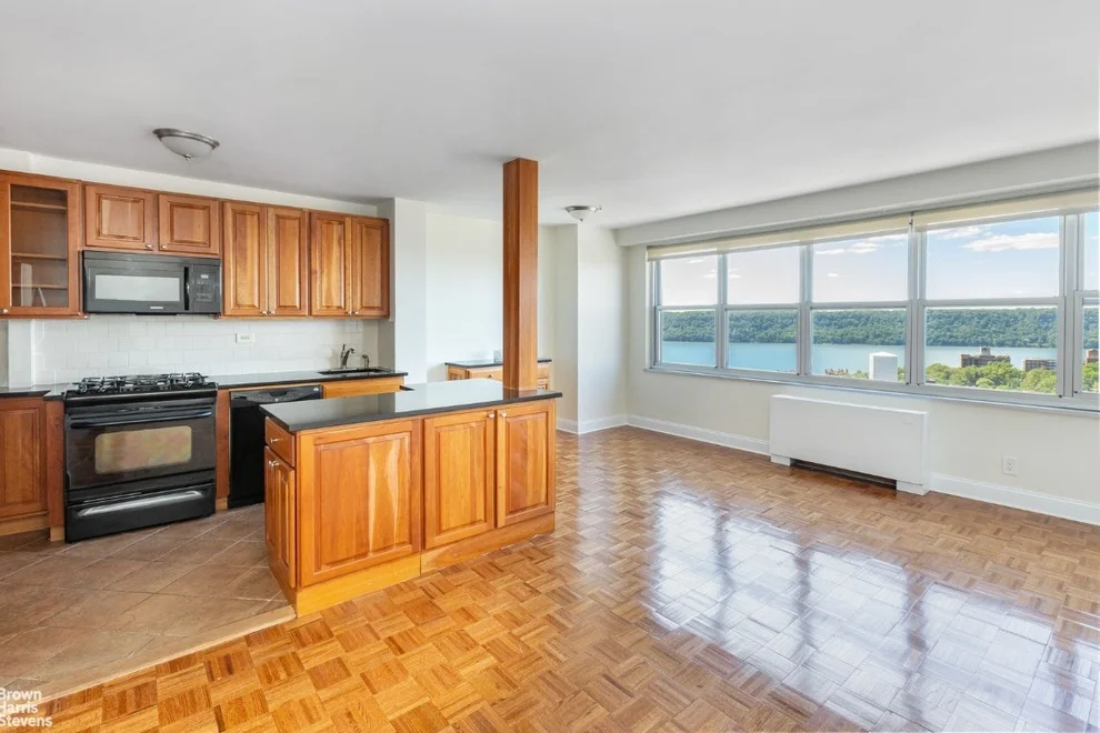 Unit for sale at 555 KAPPOCK Street, Bronx, NY 10463