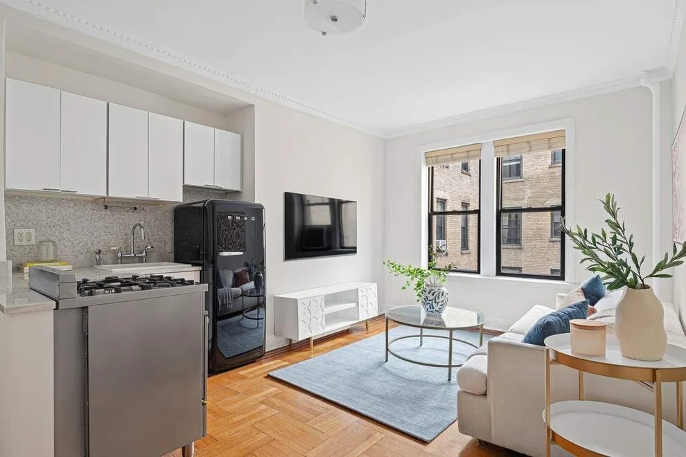 Unit for sale at 85 Barrow Street, Manhattan, NY 10014