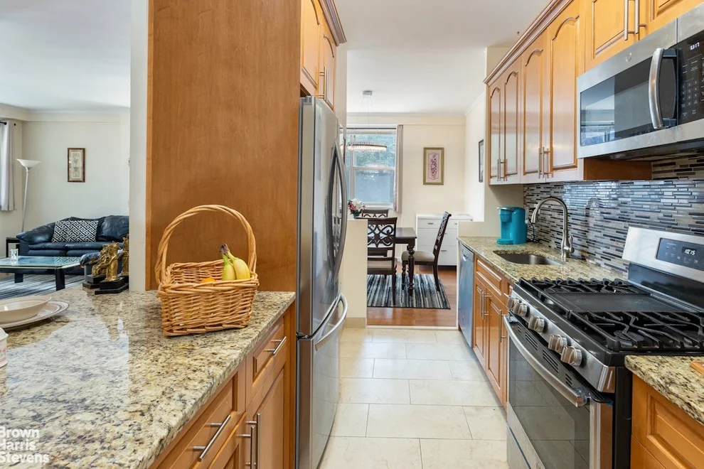 Unit for sale at 555 KAPPOCK Street, Bronx, NY 10463
