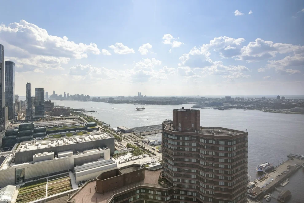 Unit for sale at 635 W 42ND Street, Manhattan, NY 10036