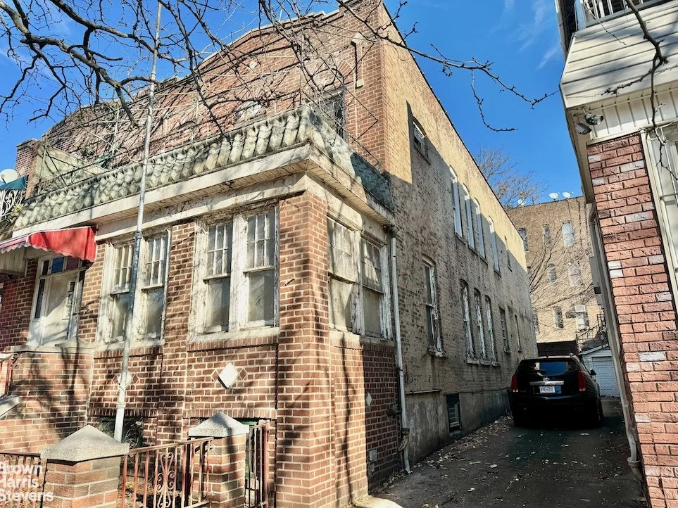 Unit for sale at 557 E 3RD Street, Brooklyn, NY 11218