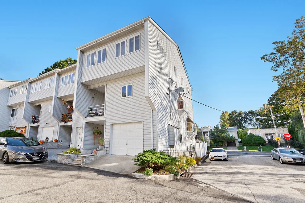 Unit for sale at 35 GRASMERE Court, StatenIsland, NY 10305