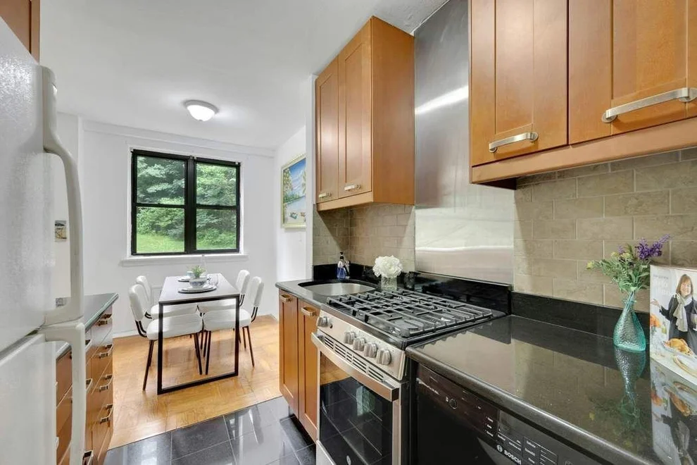 Unit for sale at 735 Kappock Street, Bronx, NY 10463