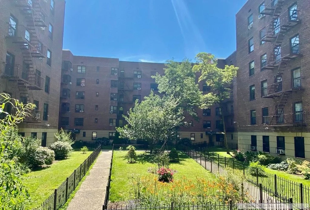 Unit for sale at 259 Bennett Avenue, Manhattan, NY 10040