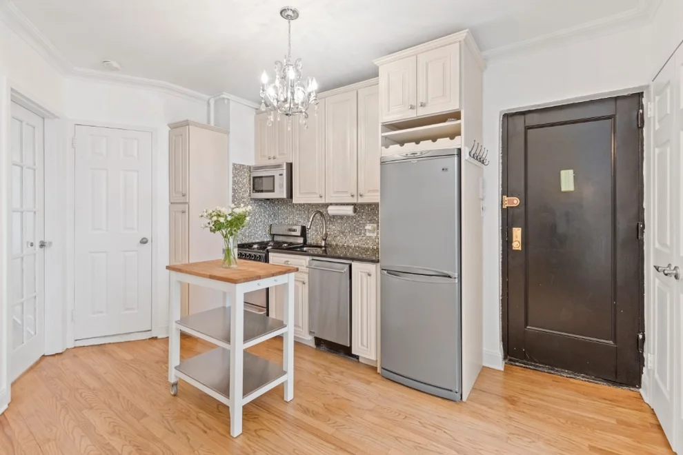 Unit for sale at 204 W 10th Street, Manhattan, NY 10014