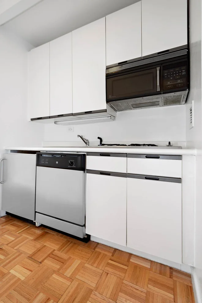Unit for sale at 500 W 43rd Street, Manhattan, NY 10036