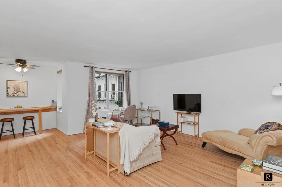 Unit for sale at 302 E 88th Street, Manhattan, NY 10128