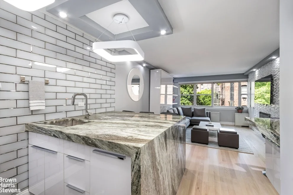 Unit for sale at 101 W 12TH Street, Manhattan, NY 10011