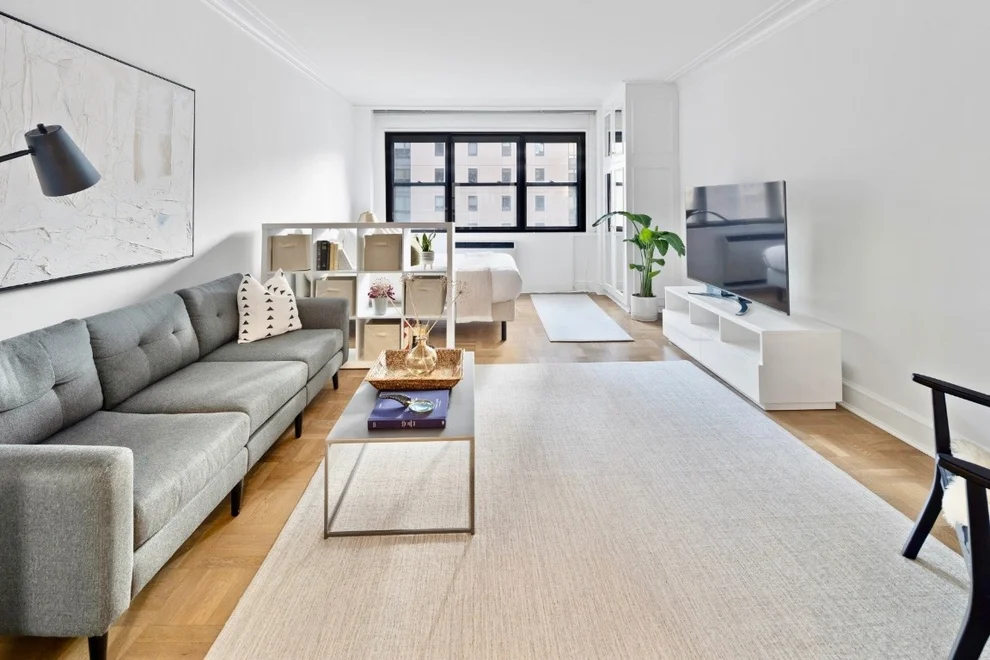 Unit for sale at 165 E 72nd Street, Manhattan, NY 10021
