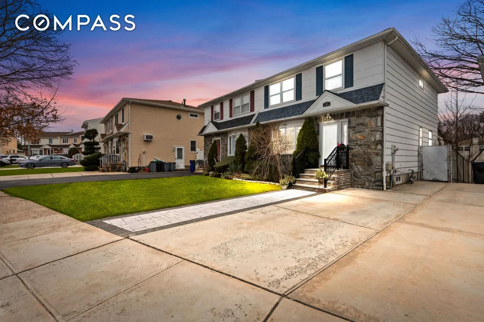 Unit for sale at 16 Ashwood Court, StatenIsland, NY 10308