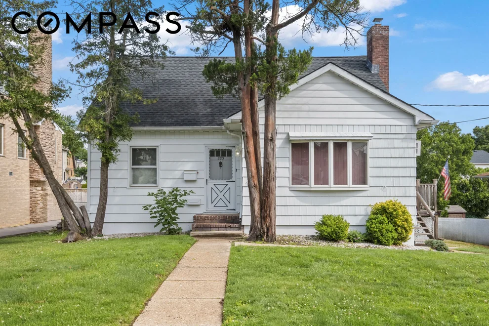 Unit for sale at 223 Darlington Avenue, StatenIsland, NY 10312