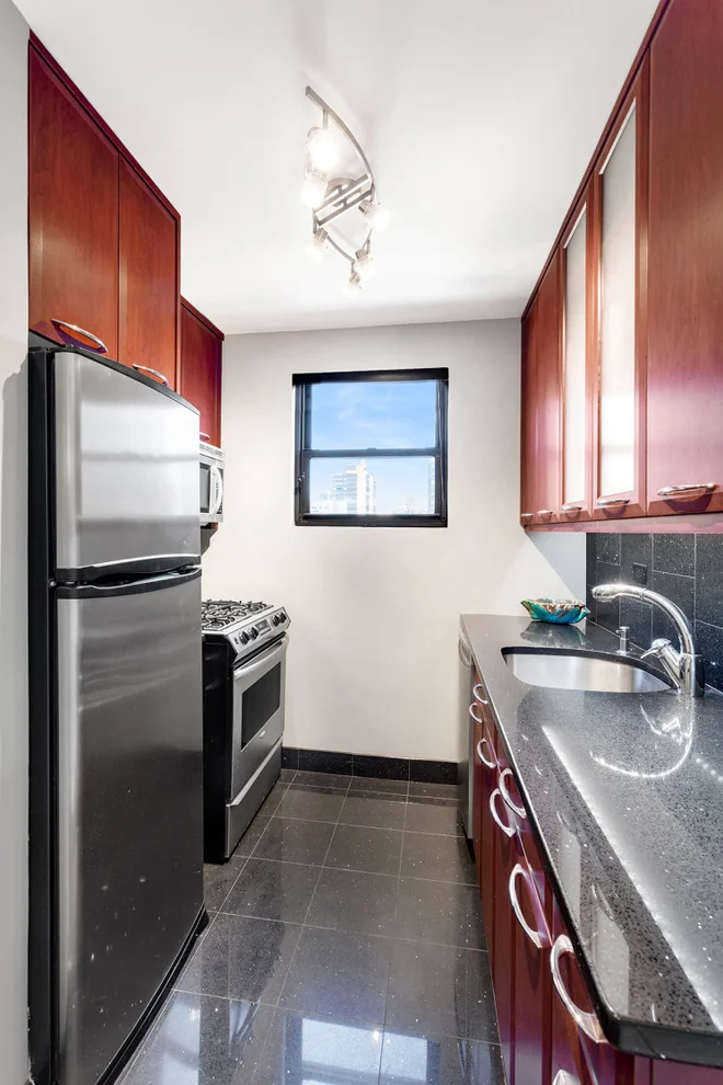 Unit for sale at 200 E 24th Street, Manhattan, NY 10010